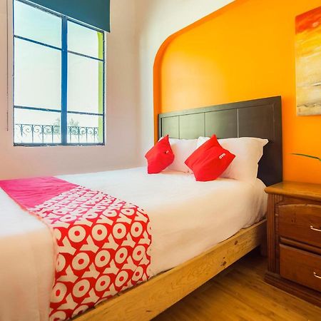 Oyo Hotel Hare Krishna 蒙特雷 外观 照片